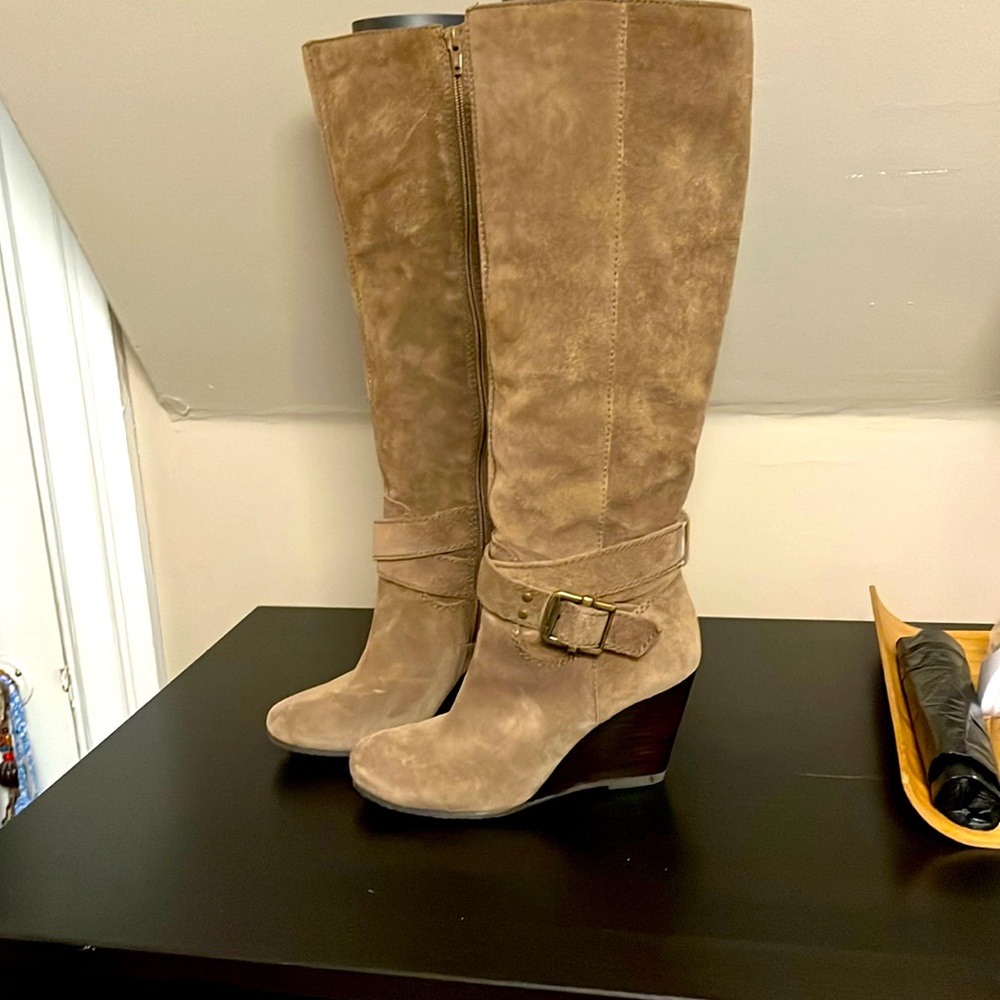 Bcbg generation sure mocha wedge boots
